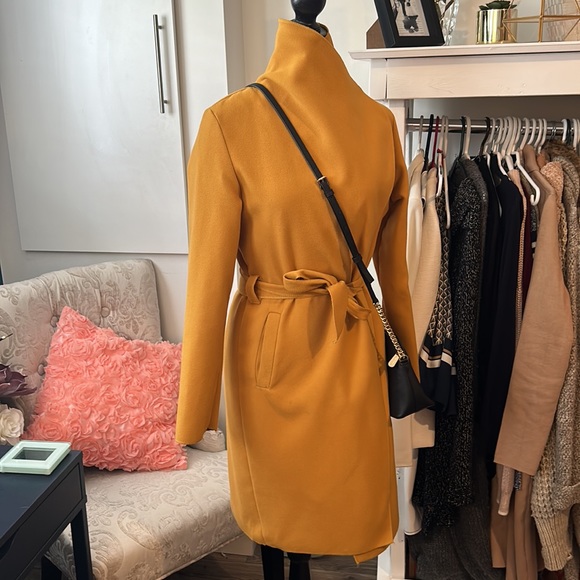 Gorgeous mustard yellow, light weight jacket!! In Size M - Picture 4 of 16